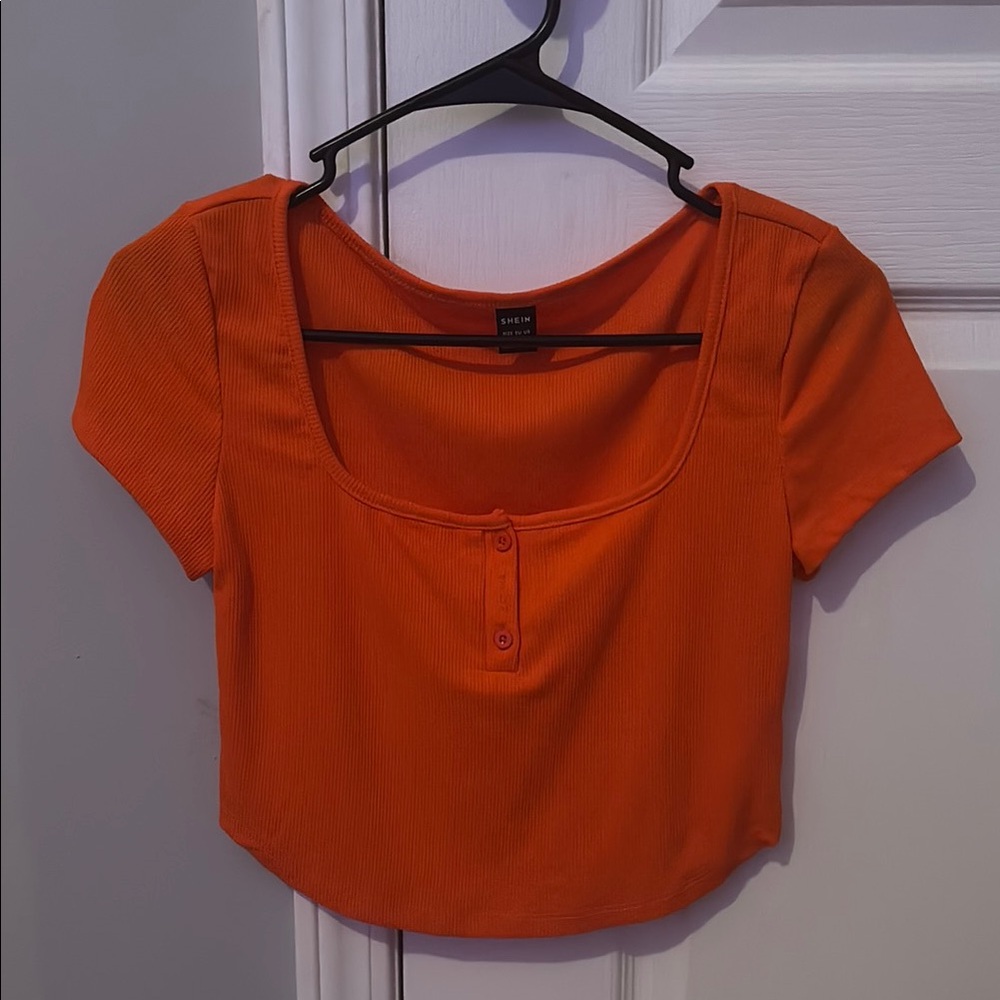 SHEIN Orange Crop Blouse with Short Sleeves and Fitted Style